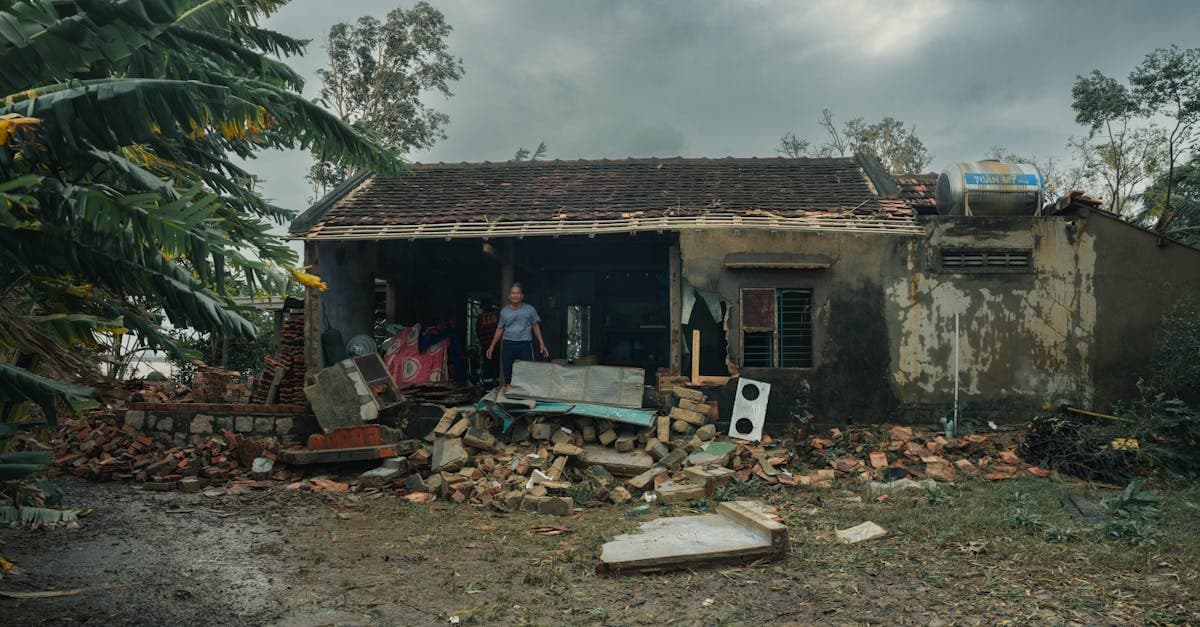 Cover Image for Hurricane Damage and Home Insurance: What Florida Homeowners Must Know