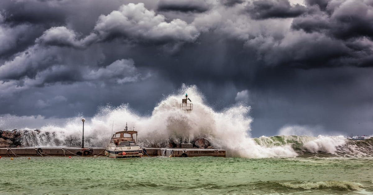 Cover Image for Hurricane Deductible vs Standard Deductible: Which One Applies to Your Claim?